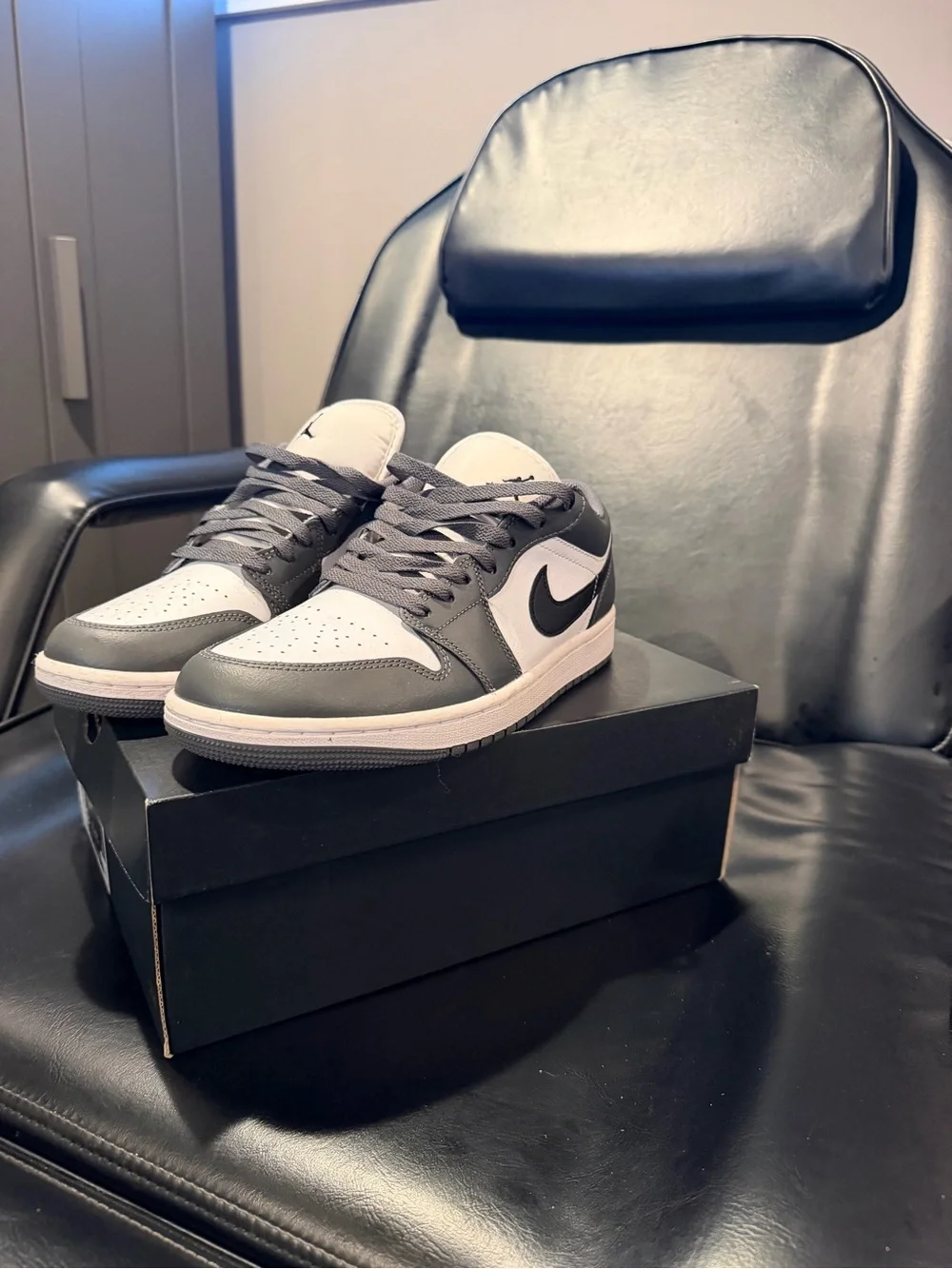 Jordan Low Top Sneakers - White/Gray/Black